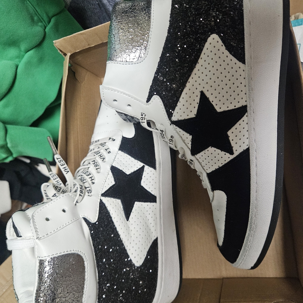 Vintage Havana Black and Silver Athletic Shoes